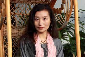 中短篇小說獎：獲獎作品《呼喊到達的距離》作者：和曉梅（納西族）         創(chuàng)作感言　　《呼喊到達的距離》中的7部中短篇小說創(chuàng)作于2009年至2012年之間，我承認這是我創(chuàng)作生涯中比較艱難的時期，因為我一直在思考少數(shù)民族文學在當下文學中存在的價值和意義，也在努力探索納西族文學現(xiàn)代表達的渠道和方式。這個過程中，無法回避在同時書寫現(xiàn)代性和民族性的時候，從心理到文字之間存在的距離。