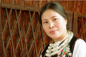 報告文學獎：獲獎作品《逐夢》作者：龍寧英（苗族）         創(chuàng)作感言　　通過創(chuàng)作《逐夢》，我的靈魂受到了洗禮，精神得到了幫扶。作為生活在基層的少數(shù)民族作家，我意識到，自己要走出自我的天地，融入時代發(fā)展的大潮中去，學習那些博大精深的民族民間文化，傾聽普通百姓的心聲，不斷創(chuàng)作出講好老百姓故事的作品來。