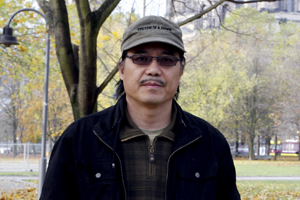 散文獎：獲獎作品《新疆時間》作者：黃毅（壯族）         創(chuàng)作感言　　新疆給了我一切，她讓我有了結實的肉體和健全的精神，而我能做的只是用我的一支禿筆來書寫她，她給予我的是那么多，而我做的卻是那么微不足道，窮盡畢生寫新疆是我的責任亦是我的大幸。