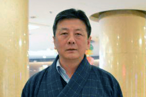 翻譯獎：藏文譯漢文作者：久美多杰（藏族）         創(chuàng)作感言　　民族文學的翻譯是民族間的文化交流，它起著溝通各族人民思想感情的橋梁與紐帶作用，對于促進各民族之間互相理解、相互尊重，增進團結友誼、構建和諧社會具有重要的意義。感謝中國作家協(xié)會，獎勵了我一匹駿馬，鼓勵我繼續(xù)做好文學翻譯工作。我會珍惜這份榮譽。