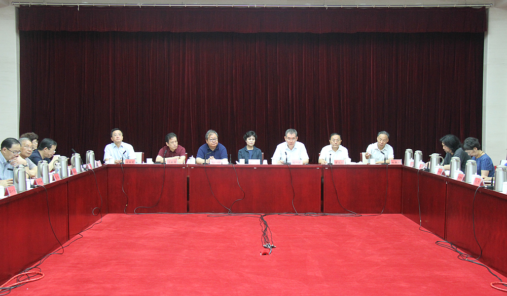 7月21日，第十一屆全國少數(shù)民族文學創(chuàng)作“駿馬獎”評獎委員會第一次全體會議在京舉行