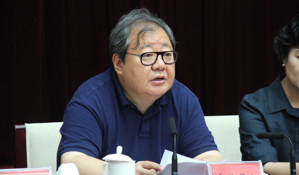 7月21日，中國作協(xié)副主席、第十一屆“駿馬獎”評獎委員會主任吉狄馬加主持全體會議