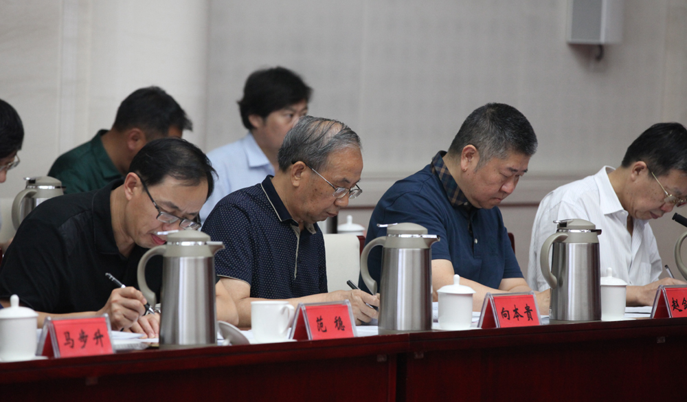 8月2日，第十一屆全國少數(shù)民族文學創(chuàng)作“駿馬獎”終評會評委畫票