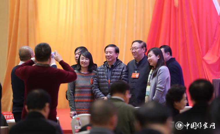 11月29日，與會者會場拍照留念