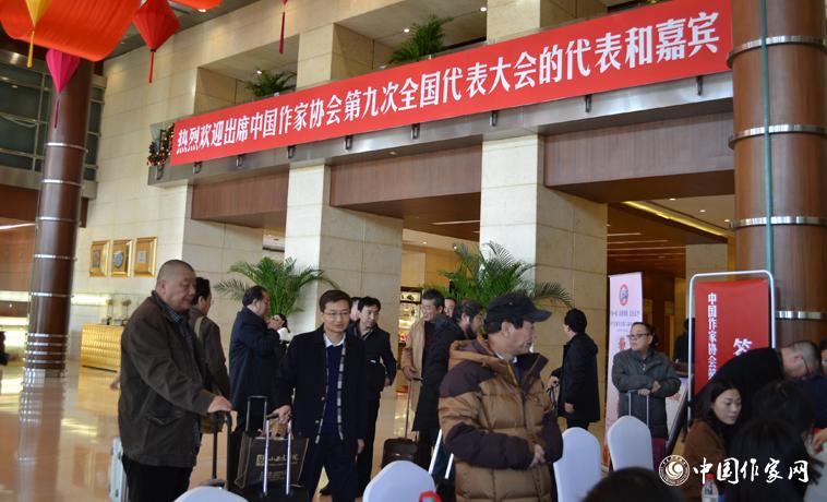 11月28日，中國作協(xié)第九次全國代表大會參會代表團報到。