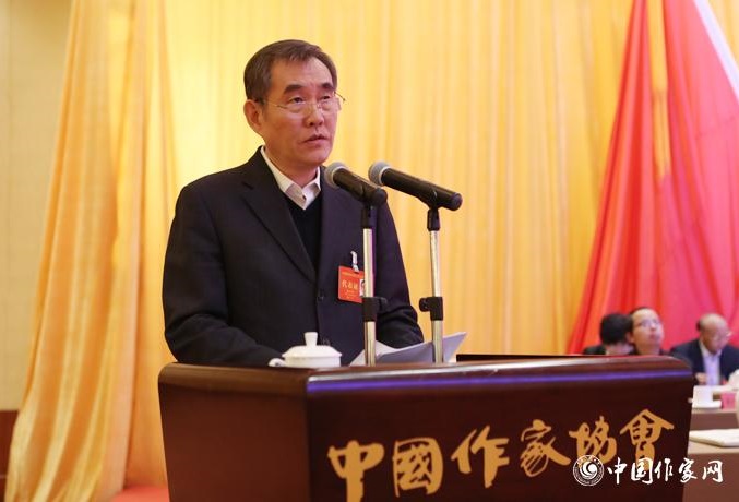 中國作協(xié)第九次全國代表大會舉行第二次全體會議，錢小芊作工作報告