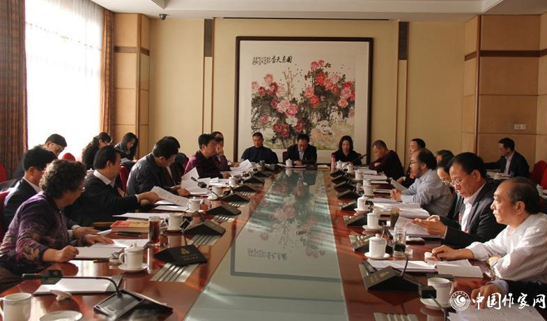 12月1日下午，山東、兵團代表團分組討論。