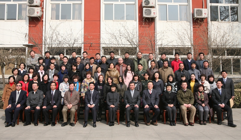 魯迅文學(xué)院第十三屆高研班學(xué)員名單　寧民慶　郭麗梅　于　田　劉辰?！±罹d星　王保忠　計文君　李　輝　宗利華　肖　?！±铥惼肌钼摇⊥貘欉_　肖慧敏　李潔冰　王秀白　韓子龍　楊　帆　許冬林　曹軍慶　林秀美　沈　念　曹志輝　盛可以　黃金明　楊麗達　趙　瑜　王必昆　賀小晴　何長安　劉一瀾　劉照進　周瑄璞　任　紅　蕭　云　郭　個　李進祥　李明華　劉　亮　黃麗榮　盧金地　林權(quán)宏　尹德朝　付秀瑩　陳　軍　伍　梅　顧　飛　曾　劍　戴守蓮　金錦姬　楊則緯　方麗娜