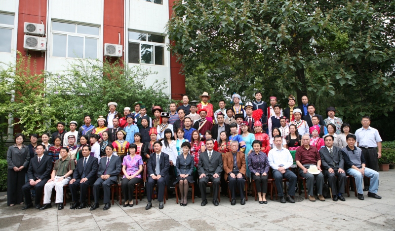 魯迅文學(xué)院第十二屆高研班學(xué)員名單　林　華　賀西格圖　　娜恩達拉　　孟代紅　德純燕　張　雁　李艷杰　鐘一林　孫玉民　金清華　謝根秋　潘紅日　譚自安　楊衍瑤　嚴風(fēng)華　蘇　凱　李榮國　張時勝　陶玉明　唐　潔　劉玉紅　納張元　喬　麗　孫寶廷　許安舉　李夢薇　玖合生　蔡曉齡　閔建嵐　曹文彬　李金榮　羅榮芬　張　云　楊國慶　亞　伊　多布杰　次仁羅布　韋文揚　韋昌國　　潘國會　楊秀剛　肖　勤　達隆東智　馮　巖　馬學(xué)武　阿拉提·阿斯木　馬旦尼亞提·木哈太　薩黛特·加馬力　吐爾地白克·買買提白克　帕依祖拉　阿衣努熱·杜拉提　趙康林 冶進?！|永學(xué)　馬　毅