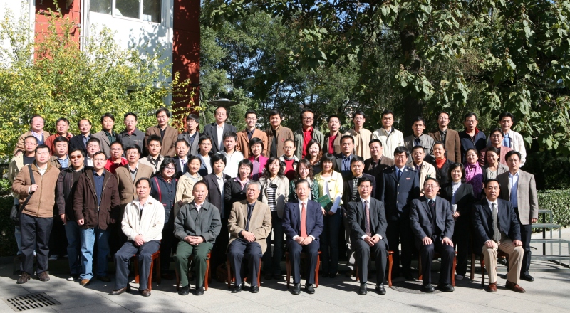 魯迅文學(xué)院第九屆高研班學(xué)員名單　倪學(xué)禮　興　安　臧　策　王雪瑛　萬書輝　李　子　司敬雪　王　輝　郭海榮　劉宏志　戚慧貞　滿　全　金貞玉　李　霞雪　周景雷　夏　烈　叢　坤　劉　猛　馬　季　王德林　曾清生雪　施曉靜　韋麗華　李魯平　李建華　黃萊笙　劉緒義　周仁政　林世斌　何述強　葉海聲　鄭千山　繆開和　向　榮　凌仕江　冉正萬　馮希哲　唐翰存　白曉霞　張　浩　郎　偉　畢艷君　劉榮哲　張國志　劉　濤　魯永崗　竇　賢　呂益都　朱航滿　岳　雯　呂先富　傅查新昌