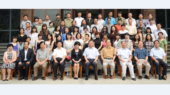 魯迅文學(xué)院第十八屆高研班學(xué)員名單　鄧曉燕　馮　昱　傅澤剛　葛　芳　郭金達　郭金梅　郭美藝　韓麗敏　韓小英　何貴同　何紅霞　黃　華　黃陸軍　冀海蓮　賈文清　李成恩　李金榮　李向榮　李曉敏　李燕蓉　李穎超　林　莉　劉　麗　劉克中　劉紫劍　茜吉爾　沈　鈺　沈明珠　宋慶蓮　孫桂麗　孫世群　孫志保　湯紅英　王　君　王曉旭　王雪珍　閻強國　楊衛(wèi)東　楊鎣瑩　尹守國　曾秀華　張功林　張海芹　張雅琴　張祖文　鄭小霞　周春生　朱繼紅　鄒　蓉