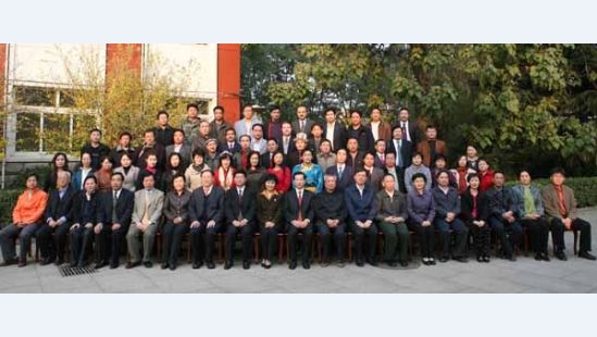 魯迅文學(xué)院第十屆高研班學(xué)員名單安茹娜　道·斯琴巴雅爾　額爾敦哈達　朵日娜　哈森　海風(fēng)　格日勒巴特爾　杭福柱　青格勒　照日格圖　青巴圖　包玉文　孫文赫　金蓮華　　陳蘭玉　靳煜　蒙飛　覃祥周　左金惠　阿蘇越爾　巴久烏嘎　德慶多吉　　洛桑頓珠　普桑占堆　王鵬翔　嘎代才讓　向陽　萬瑪才旦　鄧漢平　　哈那提古麗　努爾蘭·波拉提　達吾列提江·帕提克　巴燕·穆爾汗　阿不列孜·烏買爾 　古麗巴哈爾·艾海提　多力昆·依克木 達吾提·阿迪力　巴吾東·艾散　雪赫來提穆罕默德　祖力菲婭 古麗莎·依布拉英　吾買爾江·阿木提　圖拉汗·托合提　巴格特·阿曼別克 　艾　布 白新菊　才朗東主