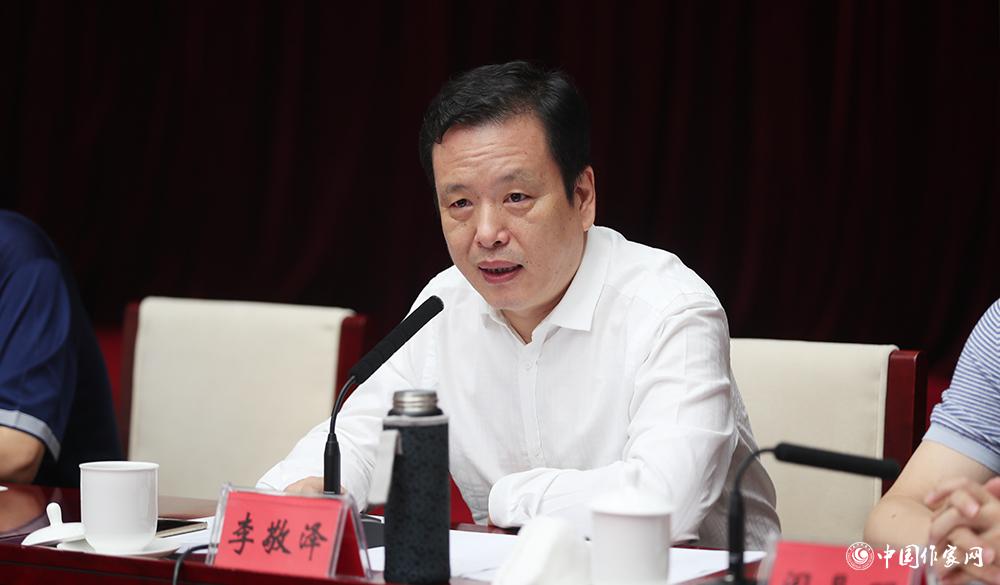 8月4日，李敬澤主持第十屆兒獎評委會第六次全體會議