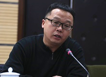 石華鵬：批評家的理想和理想的批評家“剜爛蘋果·銳批評”叢書出版意義，一是對文學(xué)批評生態(tài)的平衡；二是對真誠銳利批評的倡導(dǎo)。[詳細(xì)]