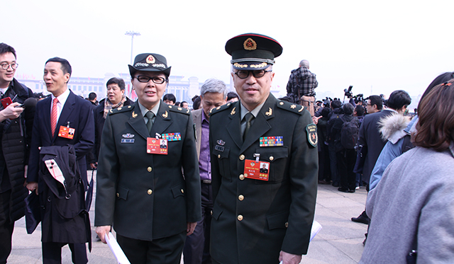 政協(xié)委員陳力（左）、趙大鳴（右）