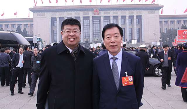 政協(xié)委員陳崎嶸（右）、張頤武