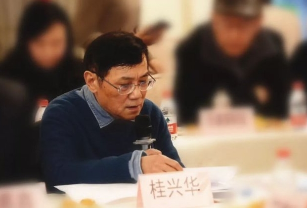 從《鄧小平之歌》到《興業(yè)路上》——桂興華長詩座談會紀要為了紀念中國改革開放40周年，經(jīng)過國家廣播電視新聞出版總局的審核批準，上海著名詩人桂興華先生20多年前寫作的《鄧小平之歌》今年馬上要出版新的朗誦版。同時為了迎接建黨100周年，桂先生正在創(chuàng)作一部長詩《興業(yè)路上》，是列入上海市重大文藝創(chuàng)作項目重要的作品，今天我們就圍繞這兩部作品舉行一個研討會……[詳細]