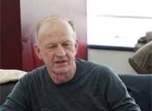 福勞德?歐爾森：文學(xué)是關(guān)于勇敢、誠(chéng)實(shí)的藝術(shù)文學(xué)最大的魅力在于，它是關(guān)于勇敢、誠(chéng)實(shí)的藝術(shù)，并帶給我們新的值得思考的問題。[詳細(xì)]