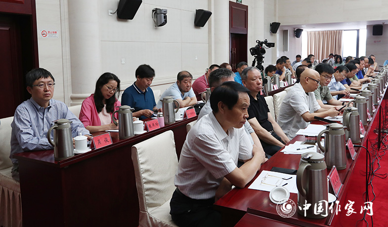 7月28日，第七屆魯迅文學獎各評委會全體會現(xiàn)場