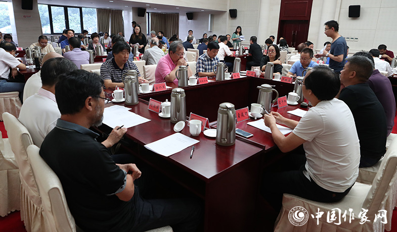 8月11日，第七屆魯迅文學獎終評會投票現(xiàn)場