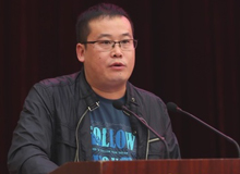 肖江虹：帶著詩(shī)意前行　　作家用筆講述人類在時(shí)代里面的困境。我們每個(gè)人都有困境，作家需要發(fā)現(xiàn)困境講述困境。[詳細(xì)]