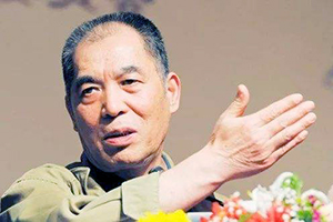 獲獎作品：《人世間》作者：梁曉聲         獲獎感言　　文學只不過是文學，并不等同于文化，也不約等于。但文學是其它各藝術門類的酵母，“文藝”二字注釋了此種關系。若將文藝從文化內(nèi)涵中剝離出來，文化便很容易成為束之高閣的學問，結果對于最廣大的人們失去了感染力。用時下流行的說法那就是——“不接地氣”了。中國的文化在影響世道人心方面，責任格外沉重。正如張載的名言所說，“為天地立心，為生民立命，為往圣繼絕學，為萬世開太平”——這是多么莊嚴正大的信念。