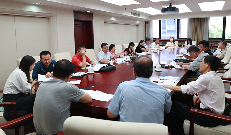 第一次全體會后召開大組見面會，各組評委討論工作