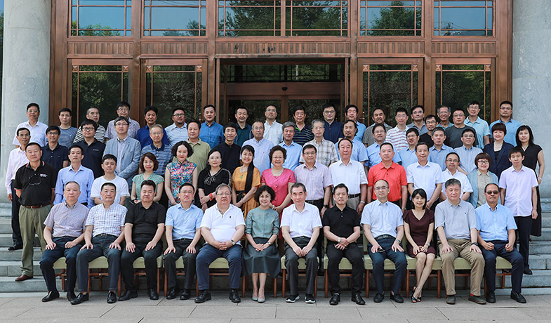 第十屆茅盾文學獎評委會第一次全體會評委合影