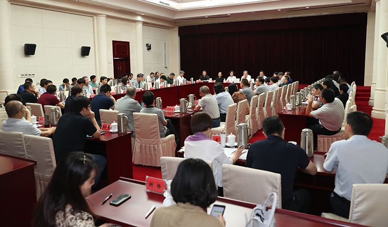 8月16日，第十屆茅盾文學獎在北京揭曉