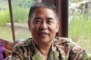 報(bào)告文學(xué)獎(jiǎng)：《宋文驄——從游擊隊(duì)員到殲10之父》作者：段平（回族）         獲獎(jiǎng)感言　　有時(shí)候，正如古羅馬人韋格修斯所說，如果你想要和平，那就準(zhǔn)備戰(zhàn)爭(zhēng)。這是逼不得已的事情。而為了不戰(zhàn)而屈人之兵，除了軍隊(duì)的準(zhǔn)備，就是我們大國(guó)重器的鑄造者，我們的科學(xué)家了。作為一個(gè)長(zhǎng)期從事軍事題材創(chuàng)作的文學(xué)人，一個(gè)老兵，為他們而歌，我責(zé)無旁貸……