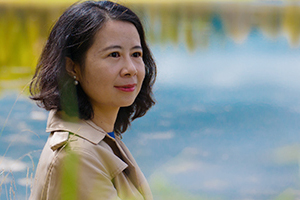 詩(shī)歌獎(jiǎng)：《無數(shù)燈火選中的夜》作者：馮娜(白族)         獲獎(jiǎng)感言　　對(duì)于個(gè)人而言，寫作更多時(shí)候是對(duì)自我的教育；它包含著對(duì)自己認(rèn)知方式的塑造、對(duì)自我天賦和創(chuàng)造力的挖掘、對(duì)自身盲從和偏見的糾正，以及對(duì)自我完成的一種要求?！稛o數(shù)燈火選中的夜》一書就是階段性地呈現(xiàn)了我——一個(gè)少數(shù)民族的后裔，在邊地與城市、少數(shù)與多數(shù)、辨認(rèn)和懷疑之間，在如何鍛造自己的心靈風(fēng)貌……