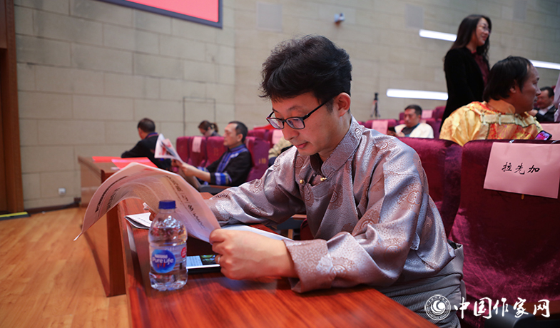 閱讀《文藝報(bào)》駿馬獎(jiǎng)?？?/><em></em><p><i class=