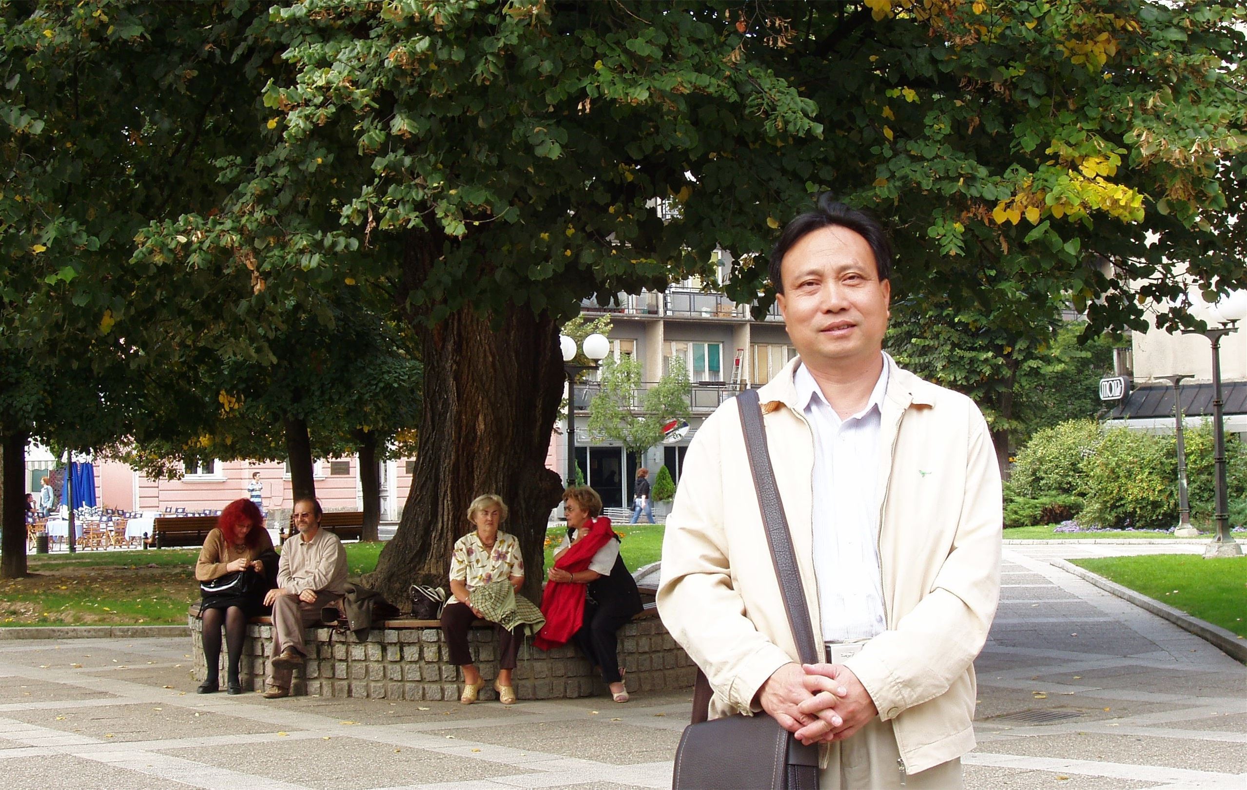 王彬散文集《袒露在金陵》節(jié)選：《烏鴉》《次第花開》