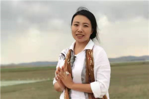 幼兒文學(xué)：獲獎作品《小小小世界》作者：黃宇         獲獎感言　　《小小小世界》就是我家小屁孩的世界，也是無數(shù)小屁孩的世界。有趣事、煩惱事、奇妙事……這些零散瑣碎、天然童真的小事件，表面看是孩子無心之舉，卻在與大人世界的碰撞中綻放出“天使心”。我慢慢地“撿拾”，努力原汁原味地呈現(xiàn)孩子生活中本來的模樣，力求準(zhǔn)確地表現(xiàn)這種鮮活的生命，從孩子的視角還原一個小小的世界，還原孩子真實的童年。