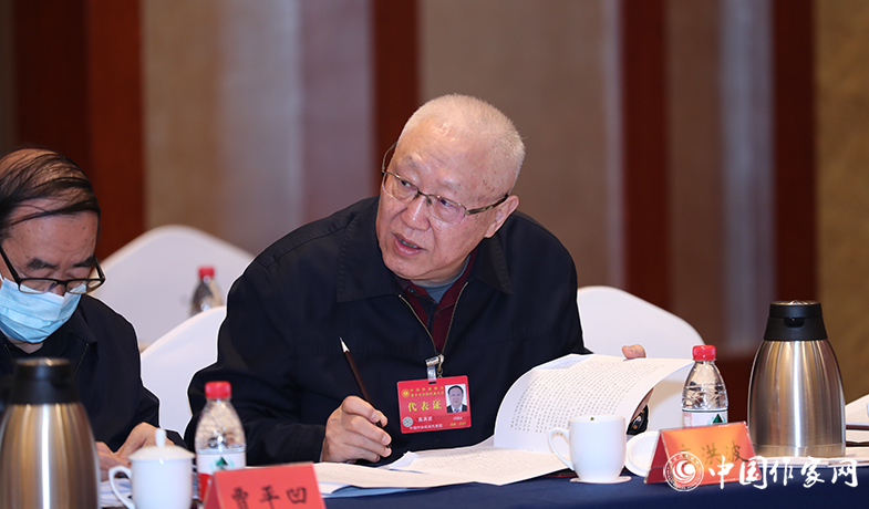 12月12日，中國(guó)作家協(xié)會(huì)第九屆主席團(tuán)第九次會(huì)議在京舉行。