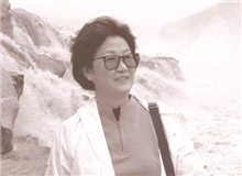 【凌　力】	吳秉杰丨《凌力：尋找歷史與現(xiàn)實(shí)有價(jià)值聯(lián)系的一面》；	劉詩宇丨《<少年天子>：皇權(quán)下的“精神病象”》。