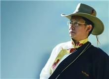 【阿　來】	張學(xué)昕丨《阿來的意義》；	梁　海丨《重讀<塵埃落定>：從“傻子”的形象說開去》。