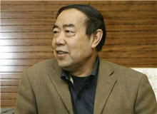 【賈平凹】	郭洪雷丨《古鏡未磨，照破天地——重讀<秦腔>》；	徐　剛丨《賈平凹鄉(xiāng)村敘事的寫作姿態(tài)》。