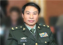 【周大新】	李丹夢丨《周大新小說的文化闡釋——由<湖光山色>說開去》；	李杰俊丨《作為“還鄉(xiāng)”的周大新小說》。