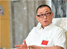 【劉醒龍】	蔡家園丨《關(guān)于劉醒龍的四個思考片段》；	桫　欏丨《<天行者>：塑造鄉(xiāng)村知識分子的精神群像》。