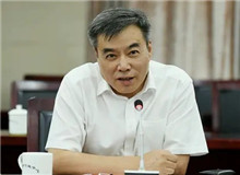 潘凱雄：別開生面的紅色敘事　　節(jié)奏上無(wú)論是快抑或是慢，其語(yǔ)言則是一如既往的優(yōu)雅、精準(zhǔn)和凝練……[詳細(xì)]