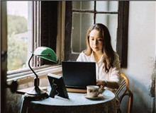 匪我思存：網(wǎng)絡(luò)寫(xiě)作如何具有影視IP潛質(zhì)？近幾年來(lái)，網(wǎng)絡(luò)文學(xué)IP改編不乏現(xiàn)象級(jí)熱播劇，怎樣才能寫(xiě)出一部適合改編成影視劇的網(wǎng)絡(luò)小說(shuō)？[詳細(xì)]