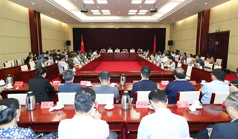 8月25日，第八屆魯迅文學獎各獎項評獎委員會最后一次全體會議在京舉行