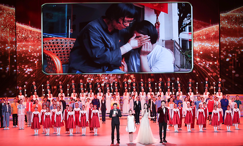 蔡國慶、龔爽、馬佳、田覓蜜演唱歌曲《新征程，我們一起遠航》