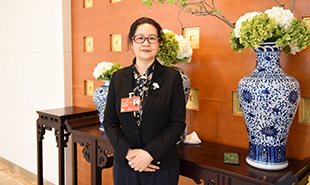 全國人大代表、重慶作協(xié)主席冉冉　