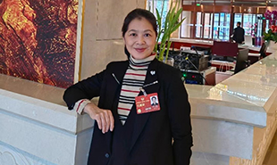 全國政協(xié)委員，中國作協(xié)副主席，黑龍江省政協(xié)副主席，省作協(xié)主席遲子建