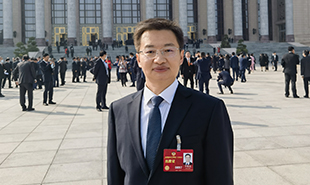 全國政協(xié)委員、山西省作協(xié)主席李駿虎　