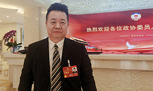 全國政協(xié)委員，中國作協(xié)主席團委員、書記處書記邱華棟