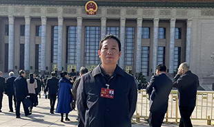 全國政協(xié)委員、北京十月文藝出版社總編輯韓敬群 