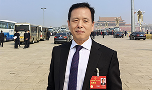 全國人大代表，中國作協(xié)黨組成員、副主席、書記處書記李敬澤